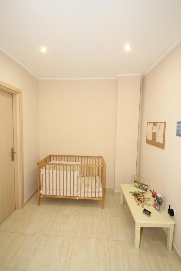شقة فرافرونا  في Filoxenia House Near Airport المظهر الخارجي الصورة
